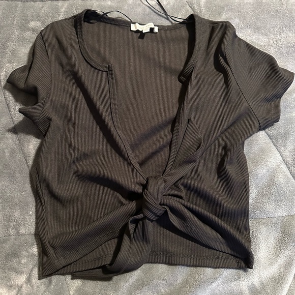Black ribbed cropped front tie top - Picture 1 of 3